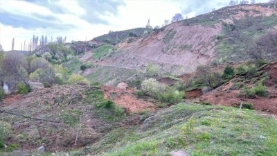Tokat'taki heyelan anı g&uuml;venlik kamerasınca g&ouml;r&uuml;nt&uuml;lendi