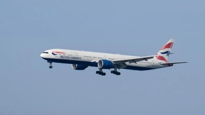 Tokyo'daki havalimanında British Airways yolcu u&ccedil;ağında akıllı telefon alev aldı