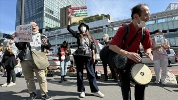 Tokyo'nun işlek noktalarından Şincuku'da "Filistin için ses ver" gösterisi düzen