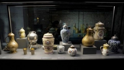 Topkapı Sarayı'nın Şerbethane b&ouml;l&uuml;m&uuml; 452 eserlik yeni se&ccedil;kisiyle ziyarete a&ccedil;ıldı