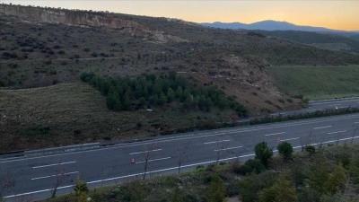 Toprak kayması nedeniyle ulaşıma kapatılan İstanbul-İzmir Otoyolu yeniden a&ccedil;ıldı