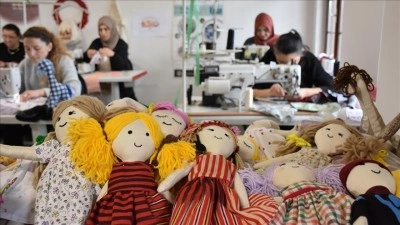 Trabzon'da kadınlar atık kumaş par&ccedil;alarını oyuncağa d&ouml;n&uuml;şt&uuml;r&uuml;yor