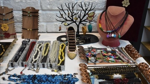 Trabzon'da kadınlar ürettikleri ürünlerin tanıtım ve satışını da kendileri yapıyor