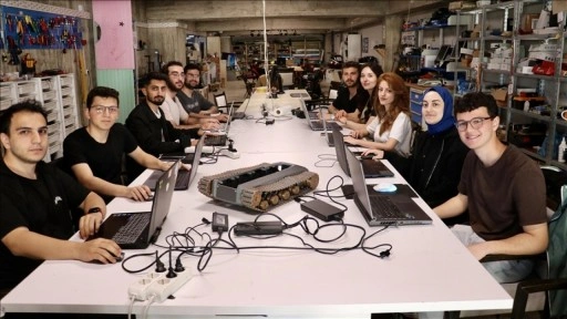 Trabzon'da üniversite öğrencileri insansız kara aracı yarışması için hazırlanıyor