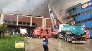 Trabzon'daki fabrika yangını kontrol altına alınmaya çalışılıyor