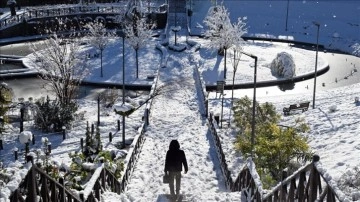 Trabzon ve Hakkari'de eğitime kar engeli