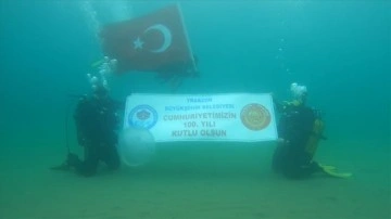 Trabzon'da Cumhuriyet'in 100. yılında denizde Türk bayrağı açıldı