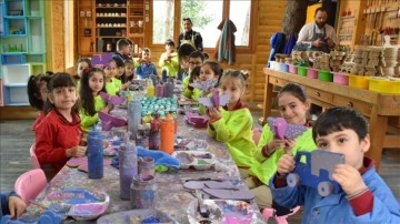 Trabzon'da öğrenciler ahşap atölyesinde oyuncak üretiyor