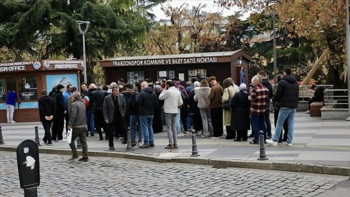Trabzonspor-Beşiktaş maçının biletleri kısa sürede tükendi