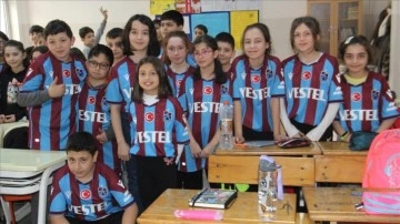Trabzonspor öğrencilere 11 bin 461 forma hediye ediyor