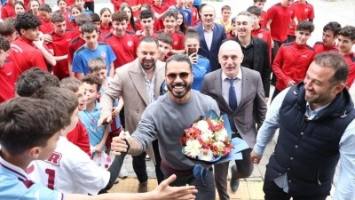Trabzonspor'un eski futbolcusu Alanzinho, &ouml;ğrencilerle buluştu