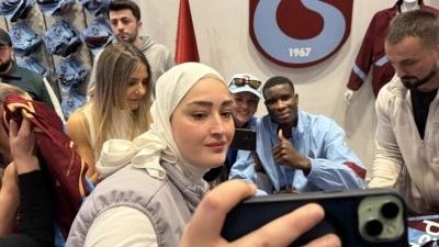Trabzonsporlu futbolcu Onuachu taraftarlarla buluştu