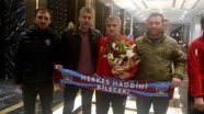 Trabzonsporlu taraftarlardan Şenol Güneş'e ziyaret