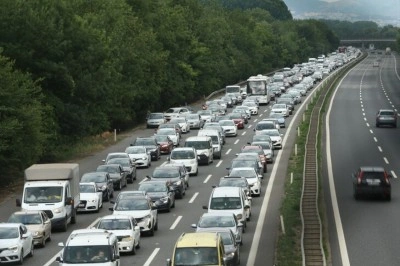 Trafiğe nisanda 182 bin 34 aracın kaydı yapıldı