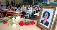 Trafik kazasında ölen öğretmenin sınıfında duygu yüklü karne töreni