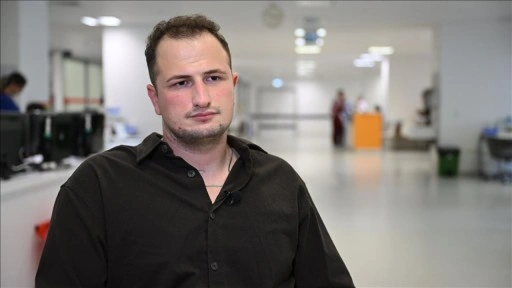 Trafik kazasından sonra 5 kez kalbi duran genç, tedavinin ardından hayata tutundu