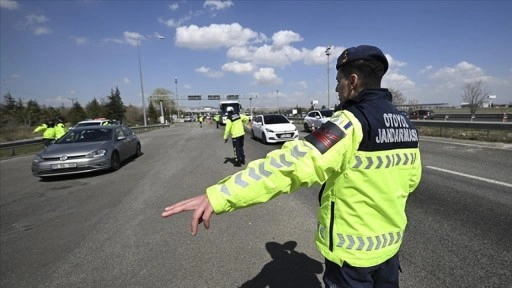 Trafikte yol kesenlere hapis cezası geliyor