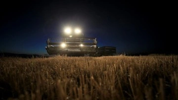Trakya çiftçisinin hasat mesaisi gece gündüz devam ediyor