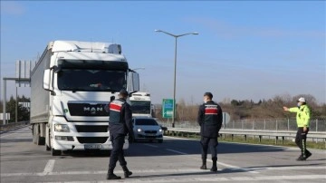 Trakya'dan İstanbul'a araç geçişine kar nedeniyle izin verilmiyor