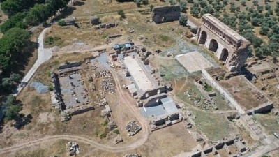 Tralleis'te 2 bin yıllık "olimpik" havuz g&uuml;n y&uuml;z&uuml;ne &ccedil;ıkarıldı