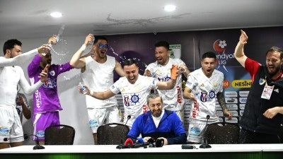 Transfer yasağına rağmen ayakta kalan Erzurumspor FK'nin S&uuml;per Lig&rsquo;e uzanan başarı &ouml;yk&uuml;s&uuml;