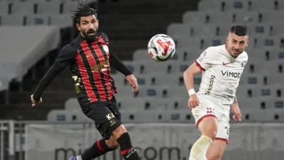 S&uuml;per Lig'de k&uuml;mede kalma yarışında heyecan dorukta