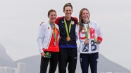 Triatlon branşında kadınlarda madalyalar dağıtıldı