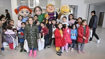 TRT Çocuk'un sevilen kahramanlarının maskotlarıyla depremzede çocuklara moral etkinliği