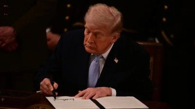 Trump, istihbarata "yetkisiz dinleme" imkanı veren yasadaki maddenin ge&ccedil;erlilik s&uuml;resinin