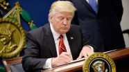 Trump, regülasyonları kaldırmak için imzayı attı