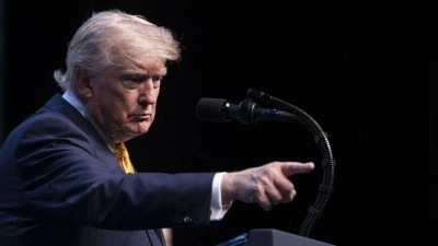 Trump y&ouml;netimi ge&ccedil;ici k&uuml;resel tarifenin s&uuml;resinin dolması yaklaşırken yeni hamleye hazırlanıyor