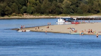 Tuna Nehri'nin Sırbistan ve Bulgaristan'daki su seviyesinde d&uuml;ş&uuml;ş s&uuml;r&uuml;yor