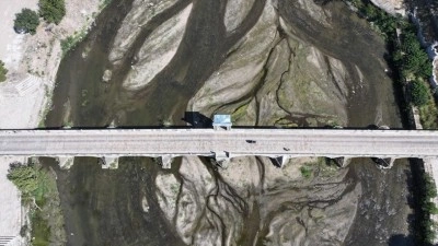 Tunca Nehri'nde debinin azalmasıyla kum adacıkları oluştu
