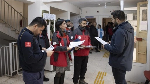 Tunceli'de g&ouml;n&uuml;ll&uuml;ler deprem risklerine karşı ev ve iş yerlerinde "tehlike avı"nda