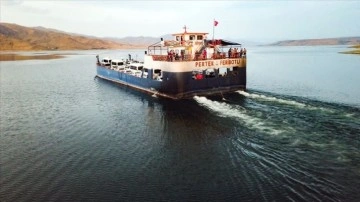 Tunceli'de aşırı rüzgar sebebiyle feribot seferleri iptal edildi
