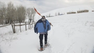 Tunceli'de besiciler karlı patikaları "hedik" ile aşıyor