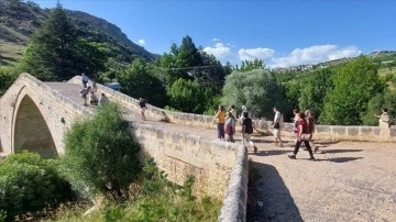 Tunceli'nin Çemişgezek ilçesi tarihi mekanlarıyla gezi gruplarını ağırlıyor