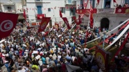 Tunus'ta binlerce öğretmen gösteri düzenledi