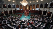 Tunus'ta 'Kabine yeniden güvenoyu alsın' çağrısı