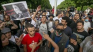 Tunus&#039;ta, polisin göstericilere yönelik müdahalesi protesto edildi