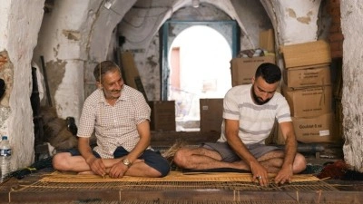 Tunus'ta usta eller y&uuml;zyıllık hasır &ouml;r&uuml;c&uuml;l&uuml;ğ&uuml;n&uuml; geleceğe taşıyor