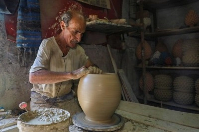 Tunus'ta yaklaşık 170 yıllık &ccedil;&ouml;mlek&ccedil;ilik geleneği yeni nesillere aktarılıyor