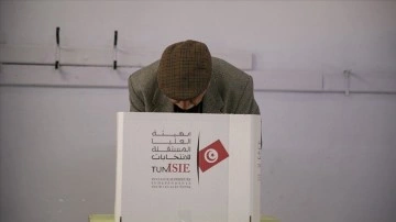 Tunus'ta erken genel seçimlere katılımın düşük olması ne anlama geliyor?