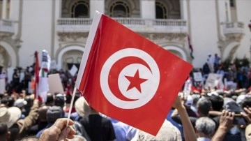 Tunus'ta OHAL bir ay daha uzatıldı