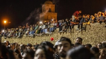 Tunus’un Kayravan kentinde düzenlenen Mevlit Kandili kutlamalarına binlerce kişi katıldı