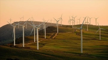 TÜREB: Türkiye, her yıl 3'er bin megavat rüzgar ve güneş kapasitesi ihale etmeli