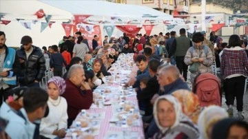 TÜRGEV 'Kardeşlik Sofrası' depremzedeler için Hatay'da kuruldu