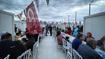 TÜRGEV 'Kardeşlik Sofrası' depremzedeler için İskenderun’da kuruldu