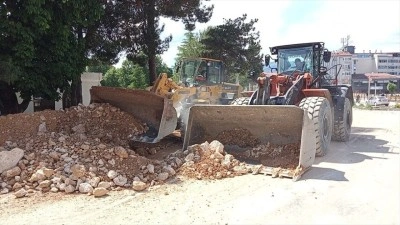 Turhal'da Yeşilırmak &ccedil;evresinde taşkın riskine karşı oluşturulan tahkimatlar kaldırılıyor