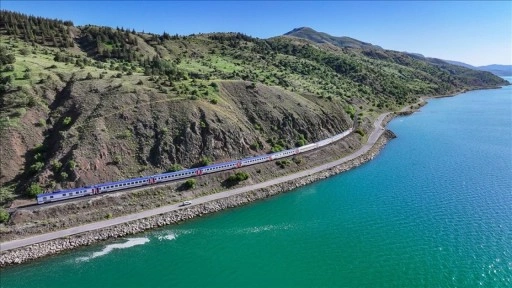 Turistik Diyarbakır Ekspresi yolcularına Doğu'nun eşsiz manzarasında yolculuk fırsatı sundu